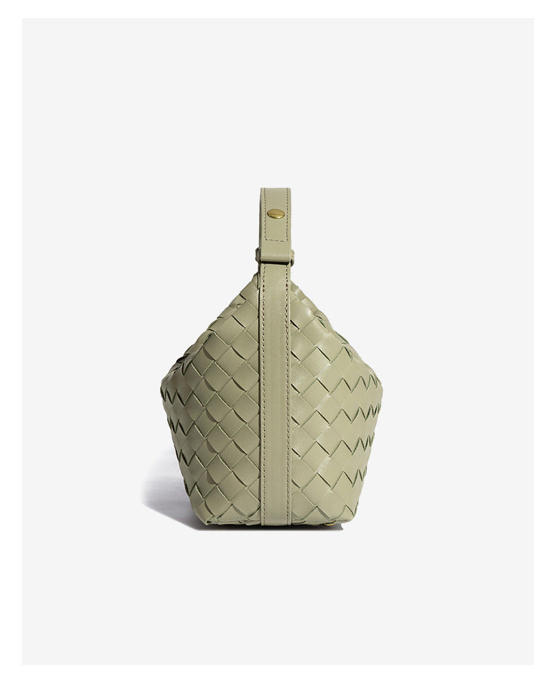 Bolsa feminina baguete Trançada Noemi – Elegância e Estilo Artesanal