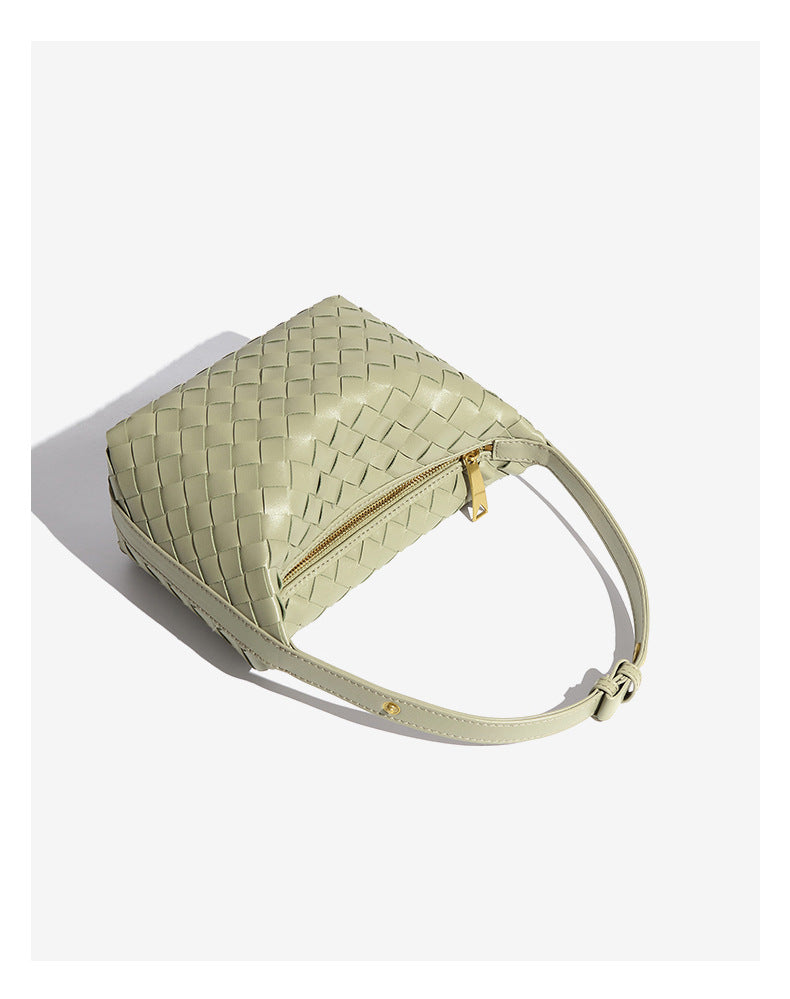 Bolsa feminina baguete Trançada Noemi – Elegância e Estilo Artesanal
