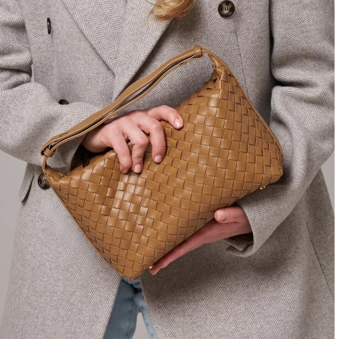 Bolsa feminina baguete Trançada Noemi – Elegância e Estilo Artesanal