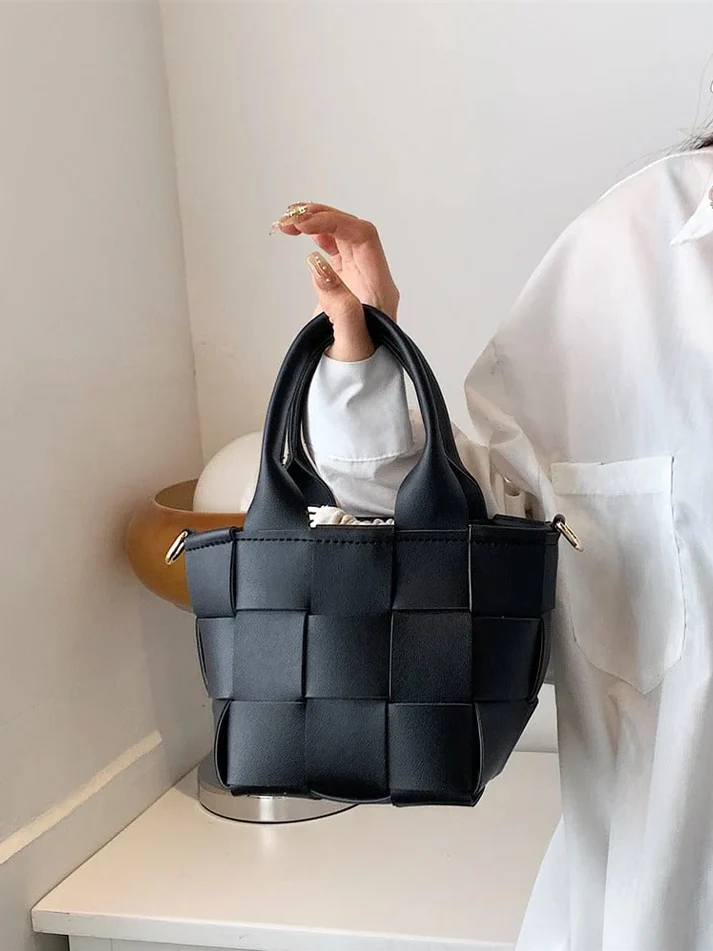 Bolsa Tami Couro Ecológico | Bolsa Feminina Tiracolo Pequena e Elegante