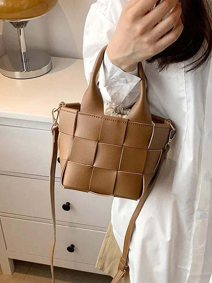 Bolsa Tami Couro Ecológico | Bolsa Feminina Tiracolo Pequena e Elegante