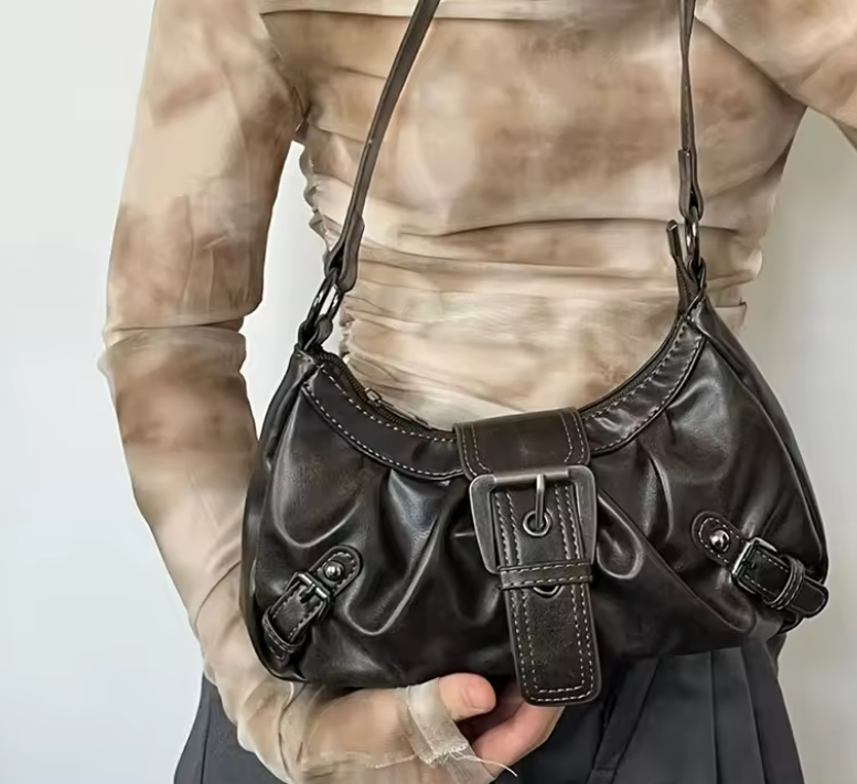 Bolsa Milano – Retrô Plissada com aplicações metalicas