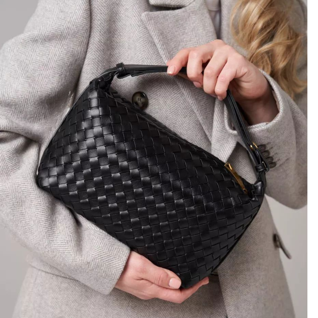 Bolsa feminina baguete Trançada Noemi – Elegância e Estilo Artesanal