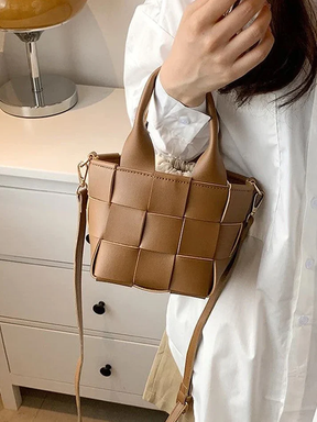 Bolsa Tami Couro Ecológico | Bolsa Feminina Tiracolo Pequena e Elegante